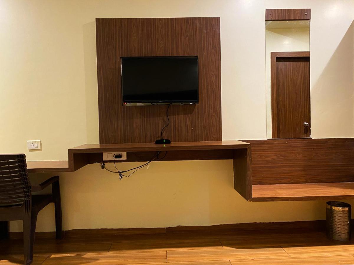 Hotel Pearl'S Bkc Inn- Near Trade Centre, Visa Consulate Mumbai Bagian luar foto
